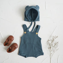 Load image into Gallery viewer, Looney Dungaress set with Bonet ( 3-12m) Unisex
