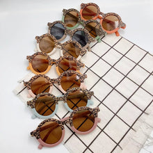 Afbeelding in Gallery-weergave laden, Retro Stripe and Leopard Kids Sunglasses
