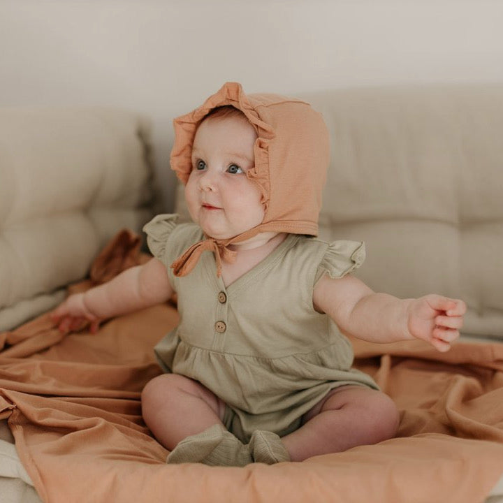 BONNET RUFFLE